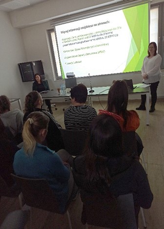 Zdjęcie artykułu Handel ludźmi i wsparcie EURES: Spotkanie z osadzonymi kobietami w Zakładzie Karnym w Chmielowie